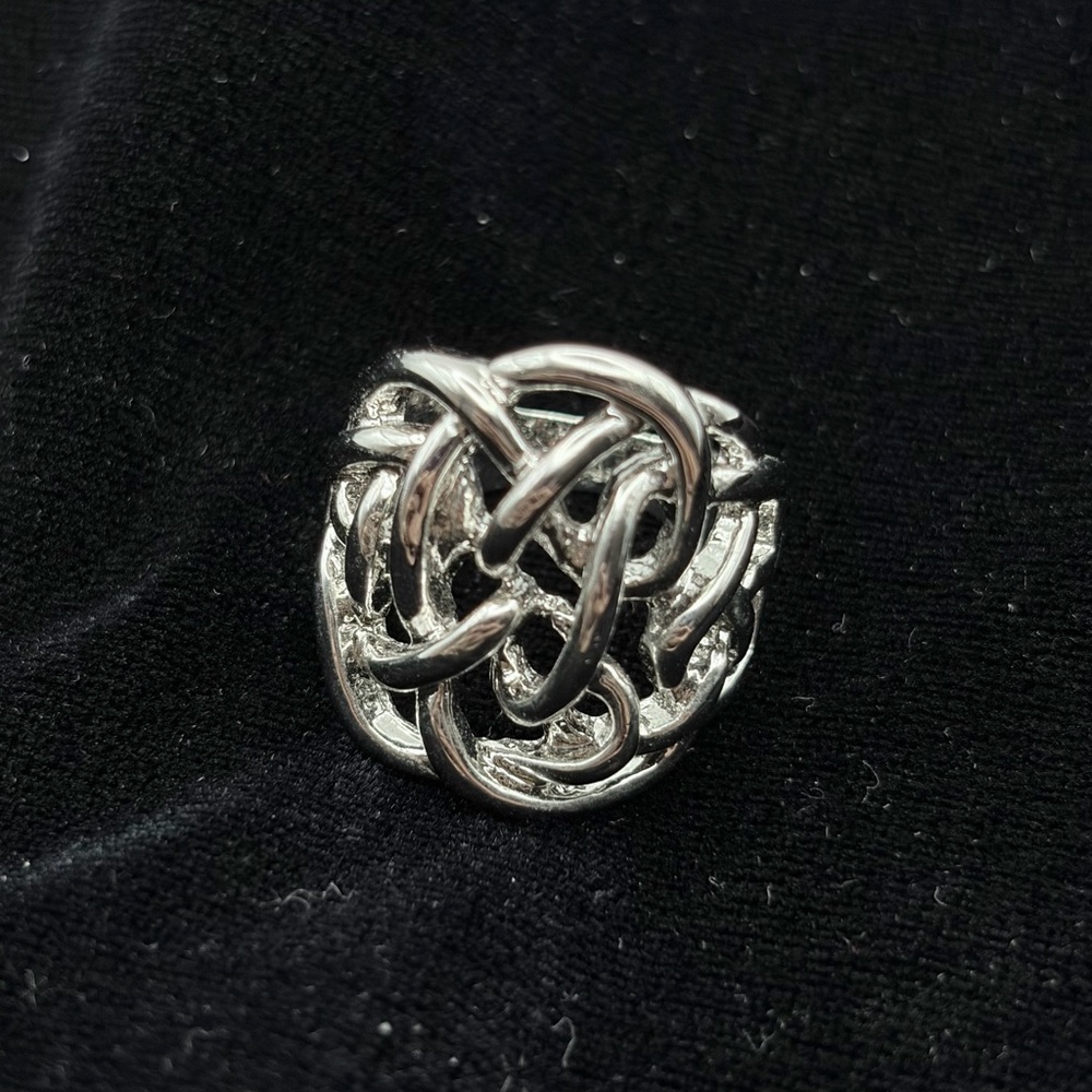 Silver Knot Design Ring - Picture 2 of 4